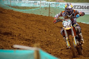 女子篮球训练营设置专属力量训练计划提升身体素质，女子篮球基本功训练