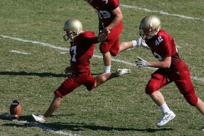 未来足球：多元能源整合，场馆全面实现可再生能源利用，能源方案球场